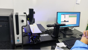 利用接觸角測(cè)量?jī)x器測(cè)量HUD抬頭顯示反光鏡的潤(rùn)濕性研究